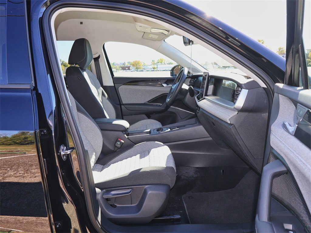 Certified 2025 Volkswagen Tiguan S image 26