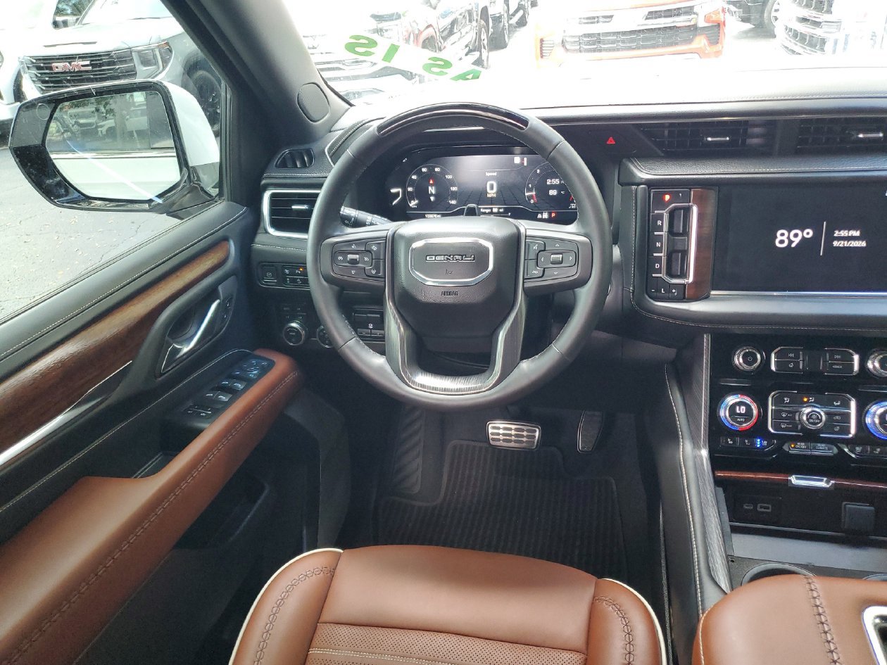 Used 2023 GMC Yukon XL Denali Ultimate AWD/4WD image 12