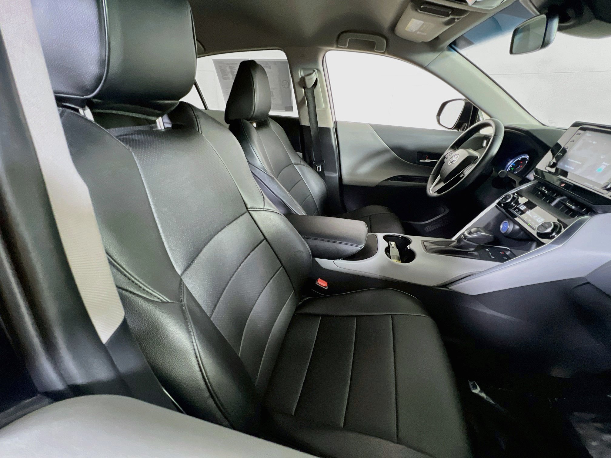 Used 2022 Toyota Venza LE AWD/4WD image 25
