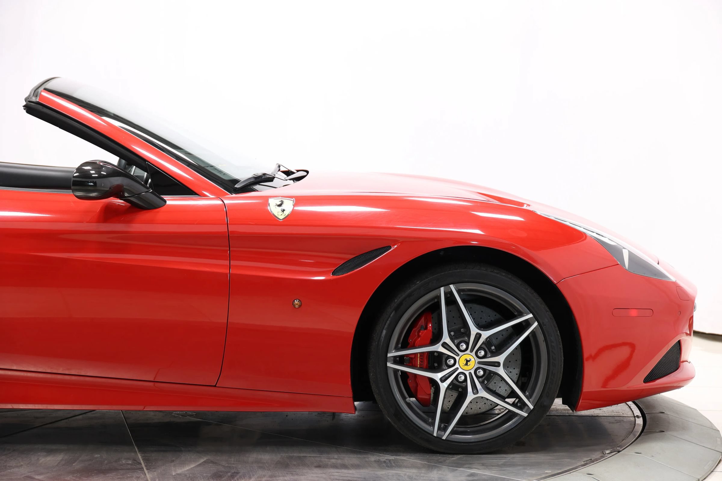 Used 2017 Ferrari California T RWD image 63