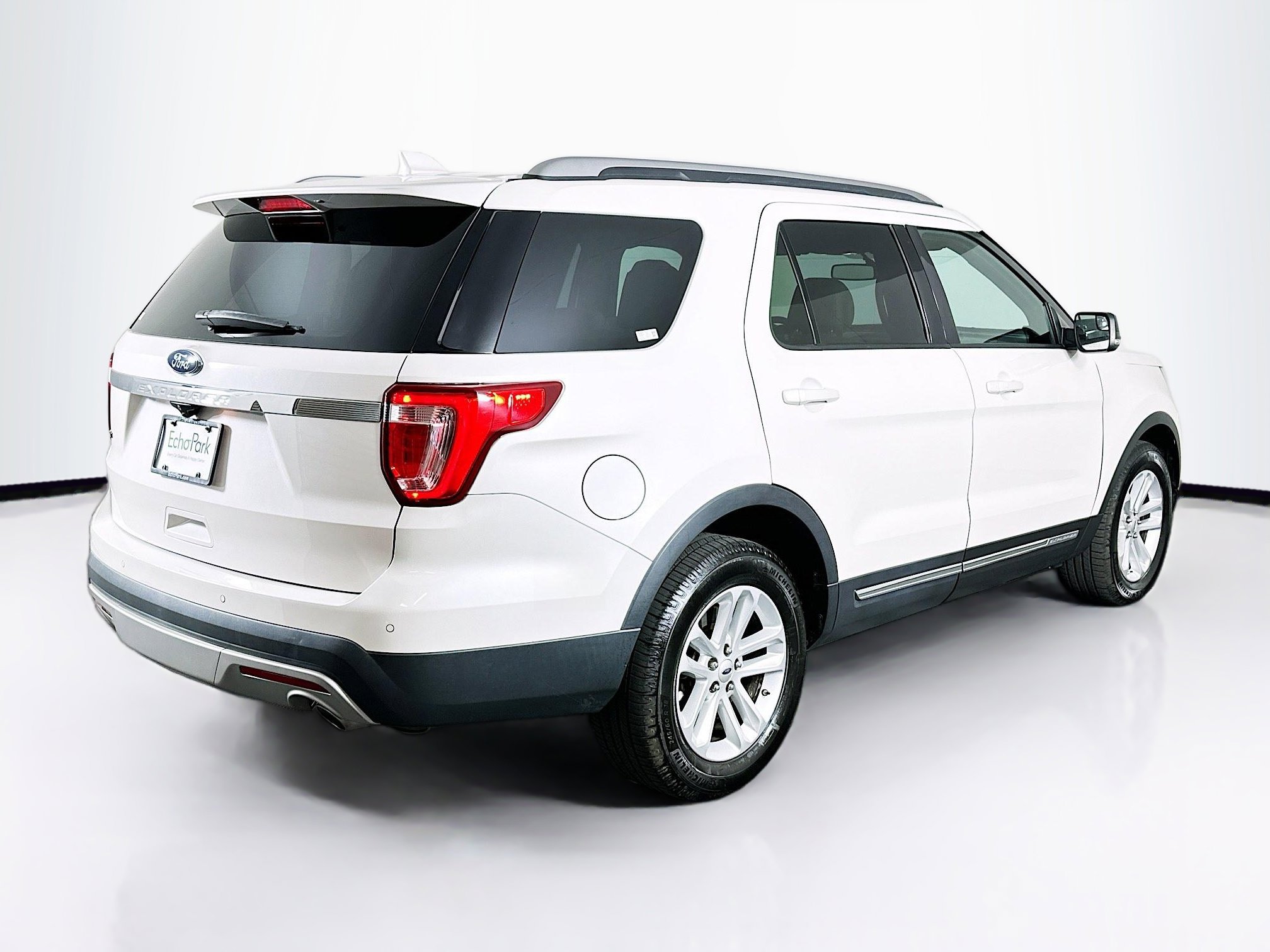 Used 2016 Ford Explorer XLT w/ Equipment Group 202A FWD image 9