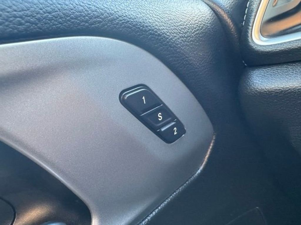 Used 2020 Chrysler Pacifica Limited w/ Advanced Safetytec Group FWD image 38