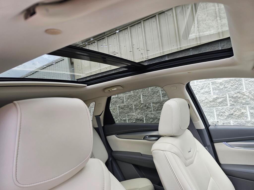 Certified 2023 Cadillac XT5 Premium Luxury w/ Technology Package AWD/4WD image 17