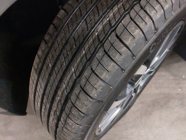 Used 2025 Cadillac XT5 Sportv w/ LPO, Floor Liner Package image 33