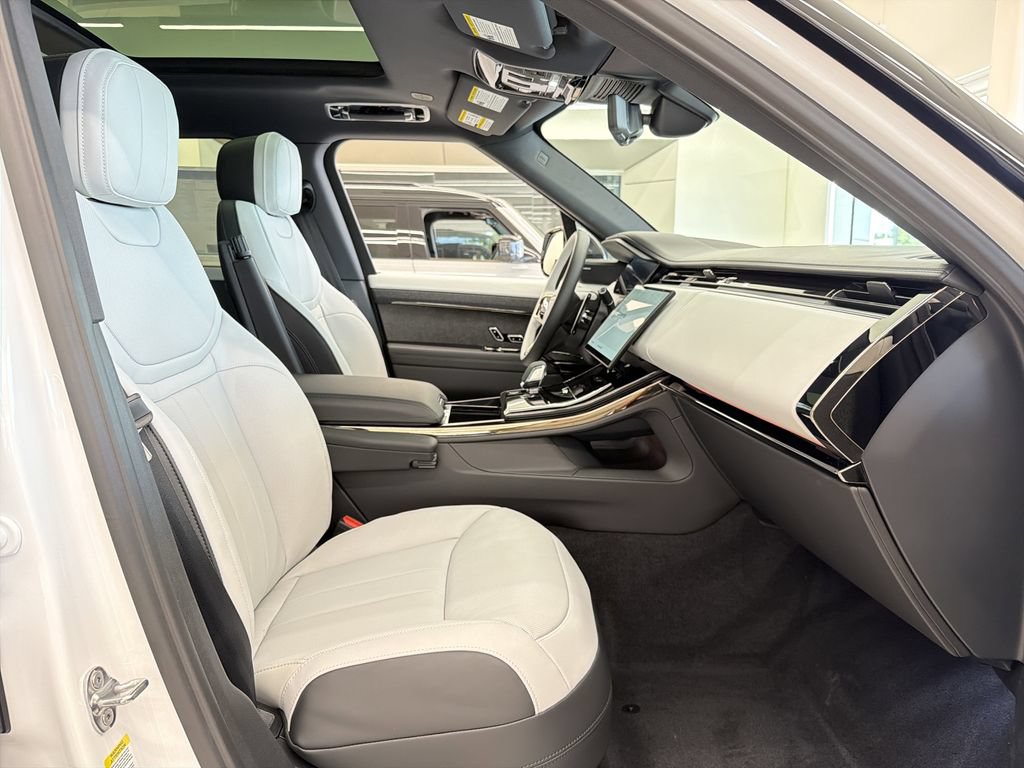 New 2026 Land Rover Range Rover Sport Dynamic SE AWD/4WD image 17