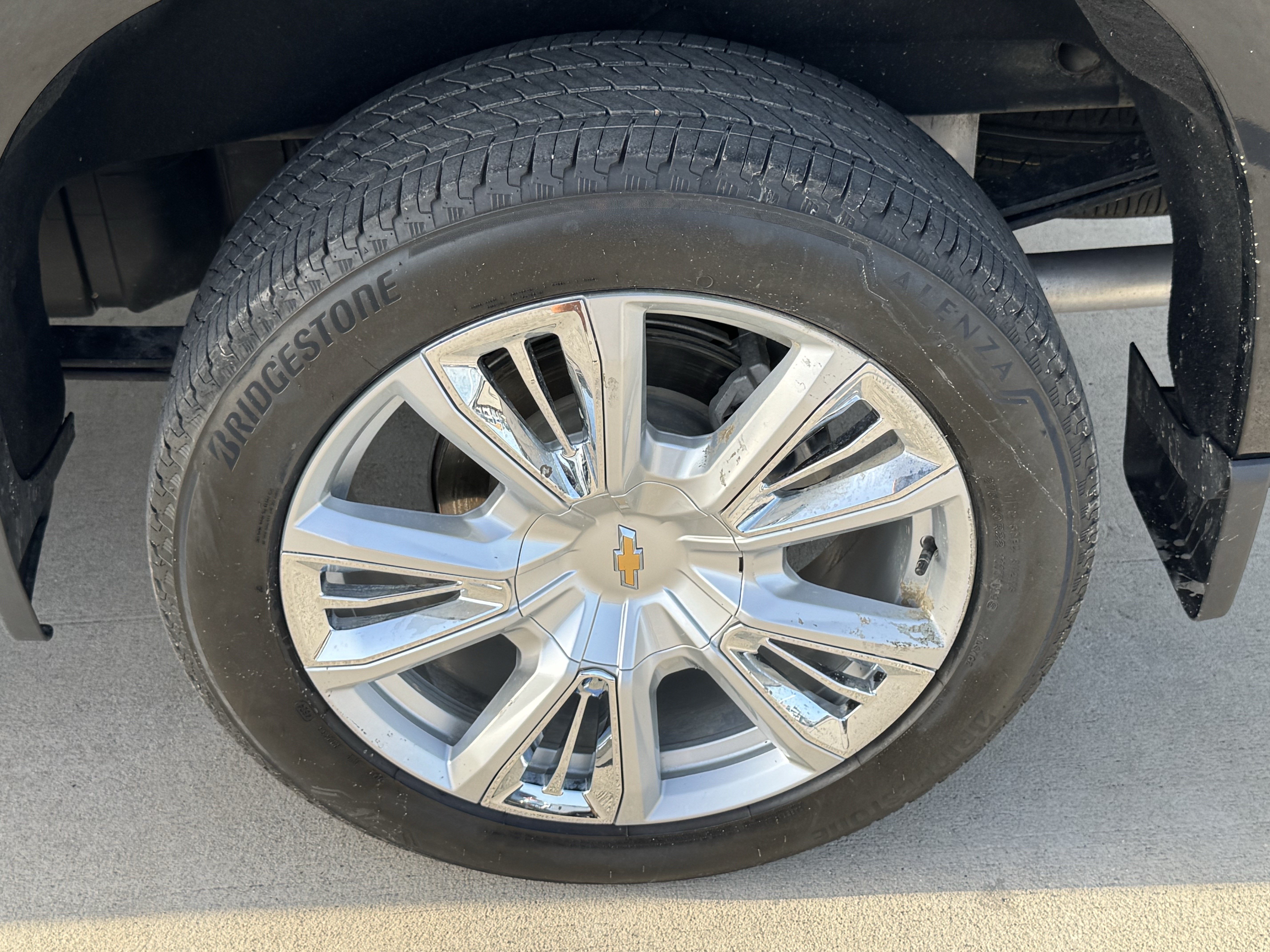 Used 2025 Chevrolet Silverado 1500 High Country w/ High Country Premium Package AWD/4WD image 9