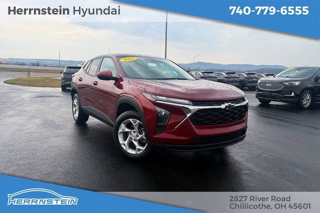 Used 2025 Chevrolet Trax LS w/ LS Convenience Package image 1