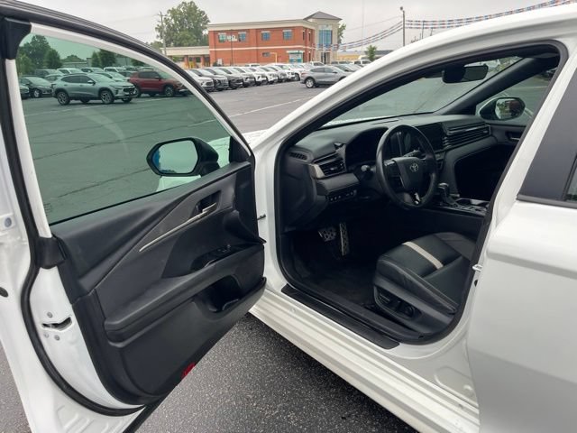 Used 2025 Toyota Camry SE w/ Convenience Package FWD image 4