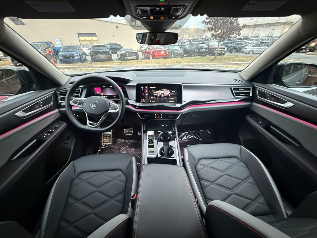 Used 2025 Volkswagen Atlas Peak Edition SE image 17