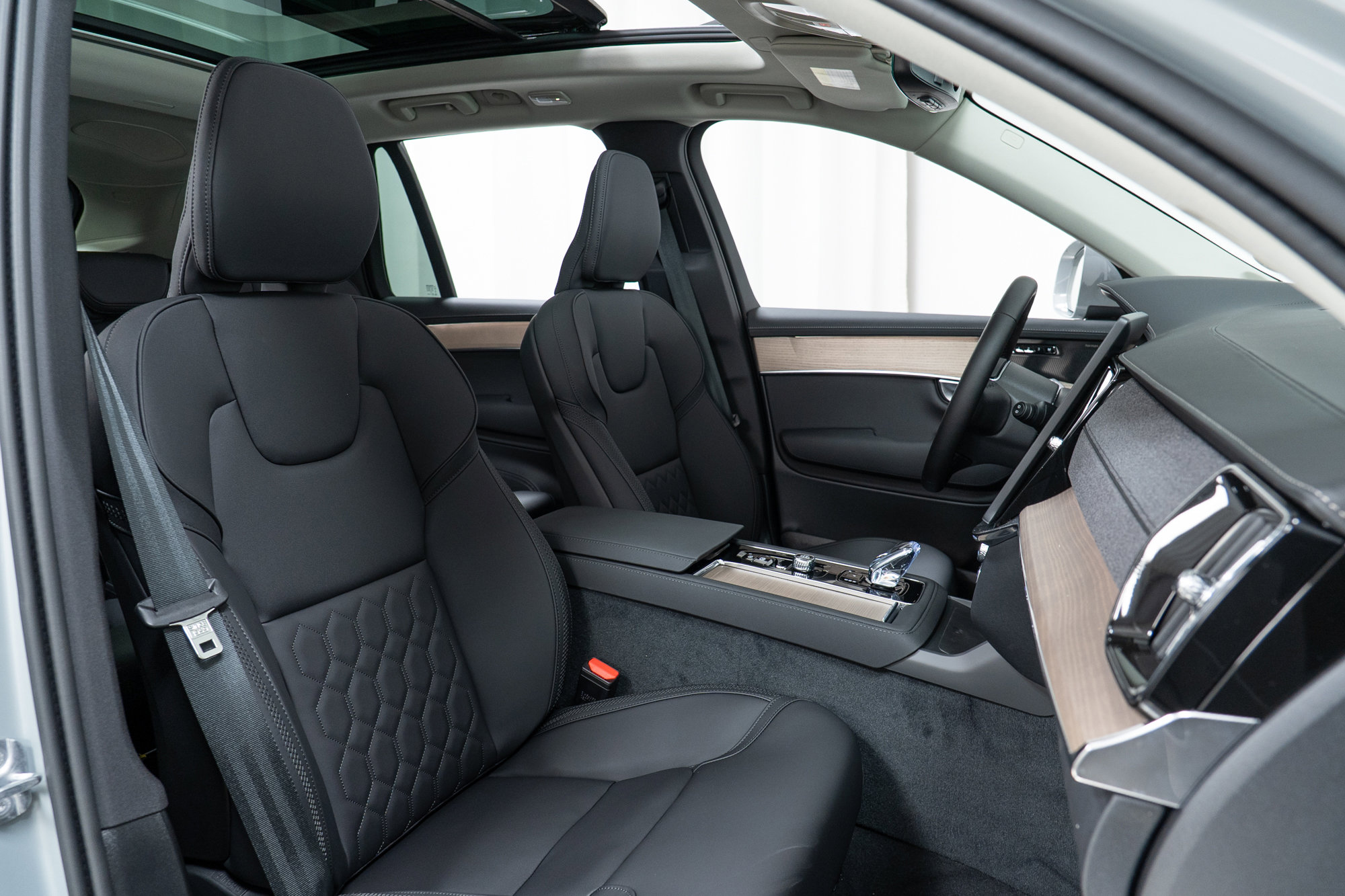 New 2026 Volvo XC90 B6 Plus w/ Protection Package Premier image 22