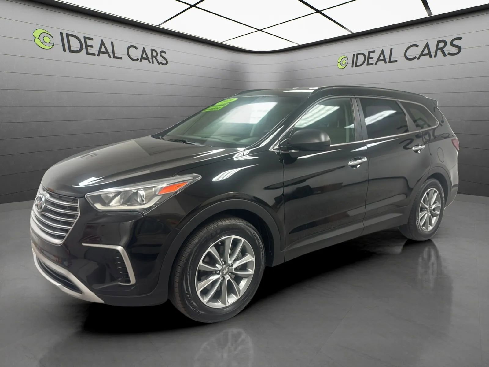 Used 2019 Hyundai Santa Fe XL SE FWD image 1
