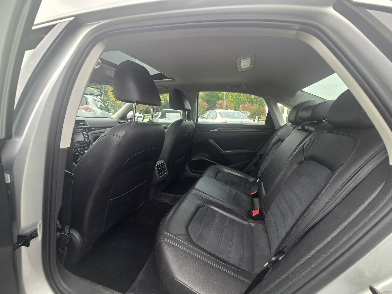 Used 2014 Volkswagen Passat TDI SEL Premium FWD image 21