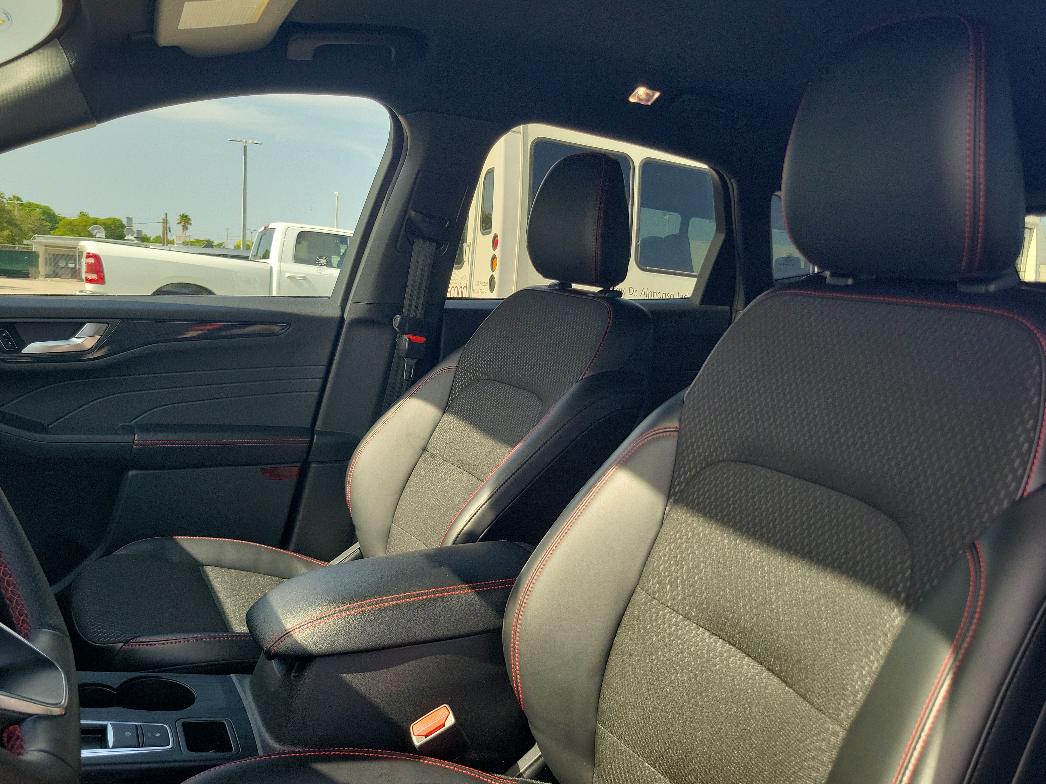 Used 2025 Ford Escape ST-Line w/ Tech Pack #1 FWD image 13