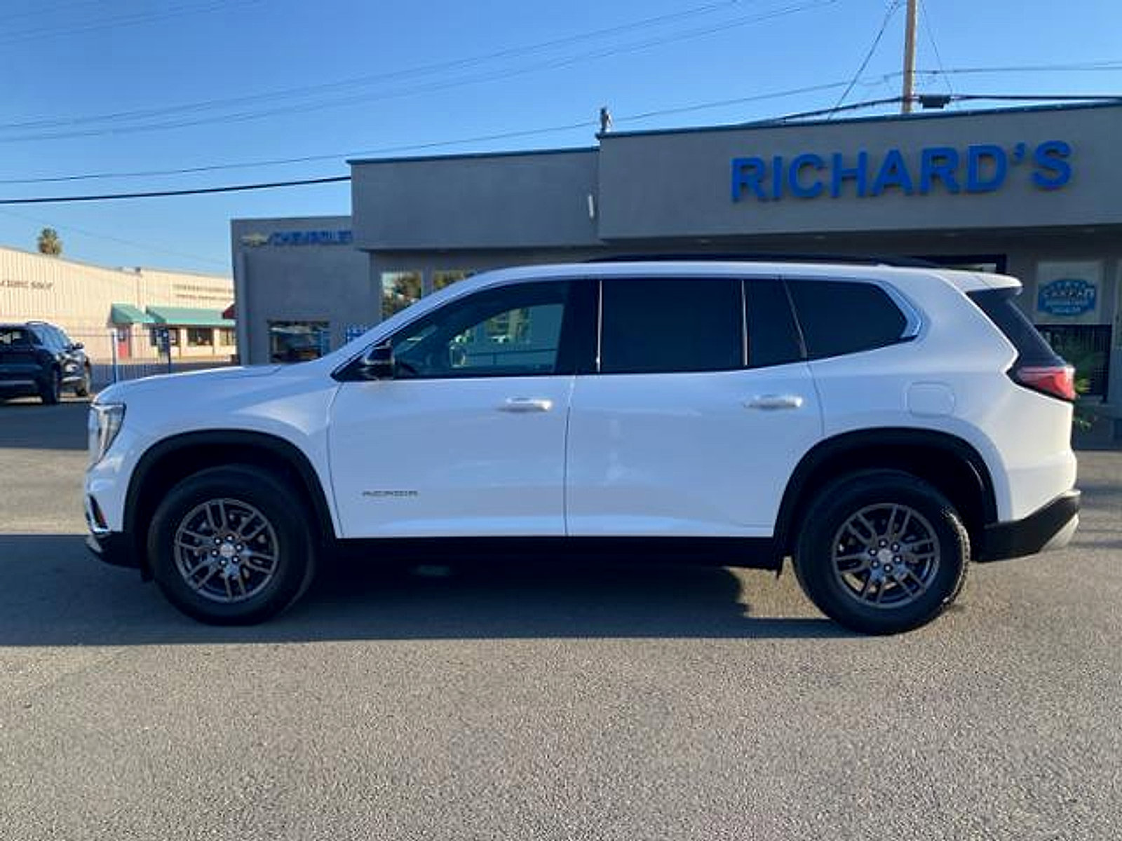Used 2025 GMC Acadia Elevation AWD/4WD image 7