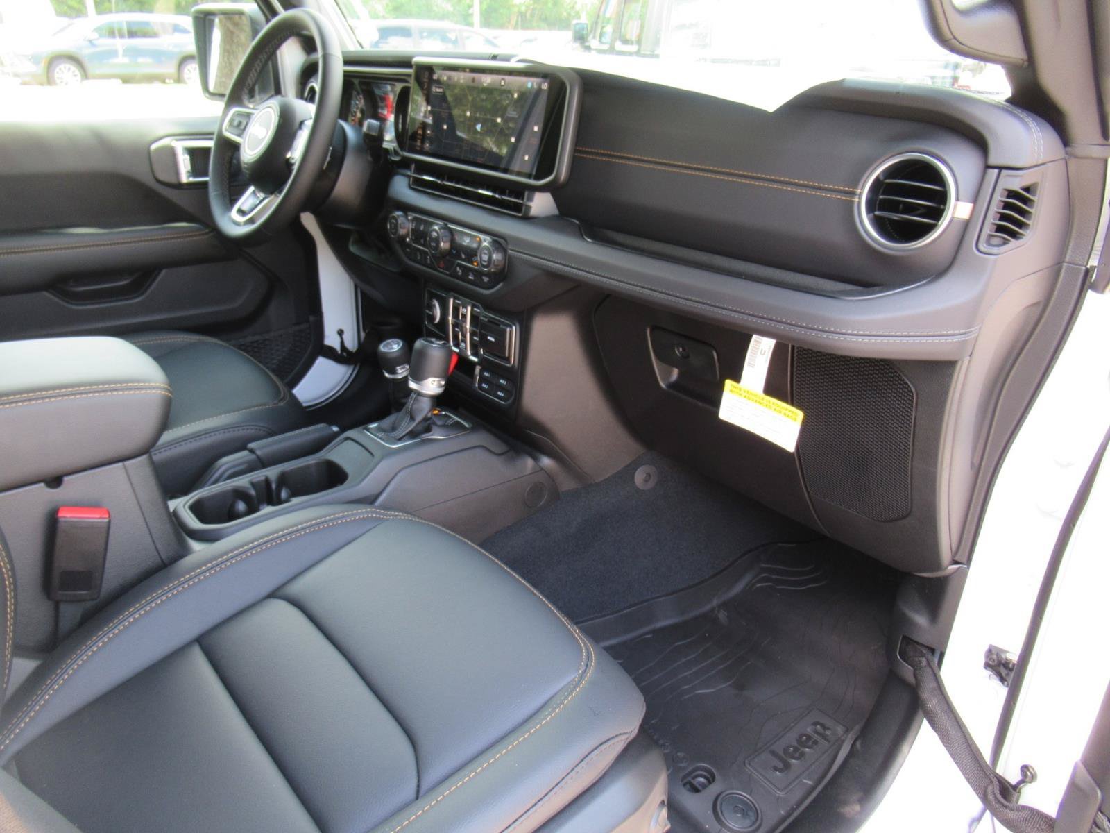 New 2026 Jeep Wrangler Unlimited Sahara AWD/4WD image 11