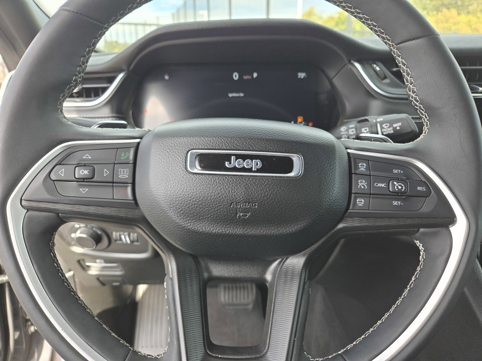 Used 2024 Jeep Grand Cherokee L Laredo image 30
