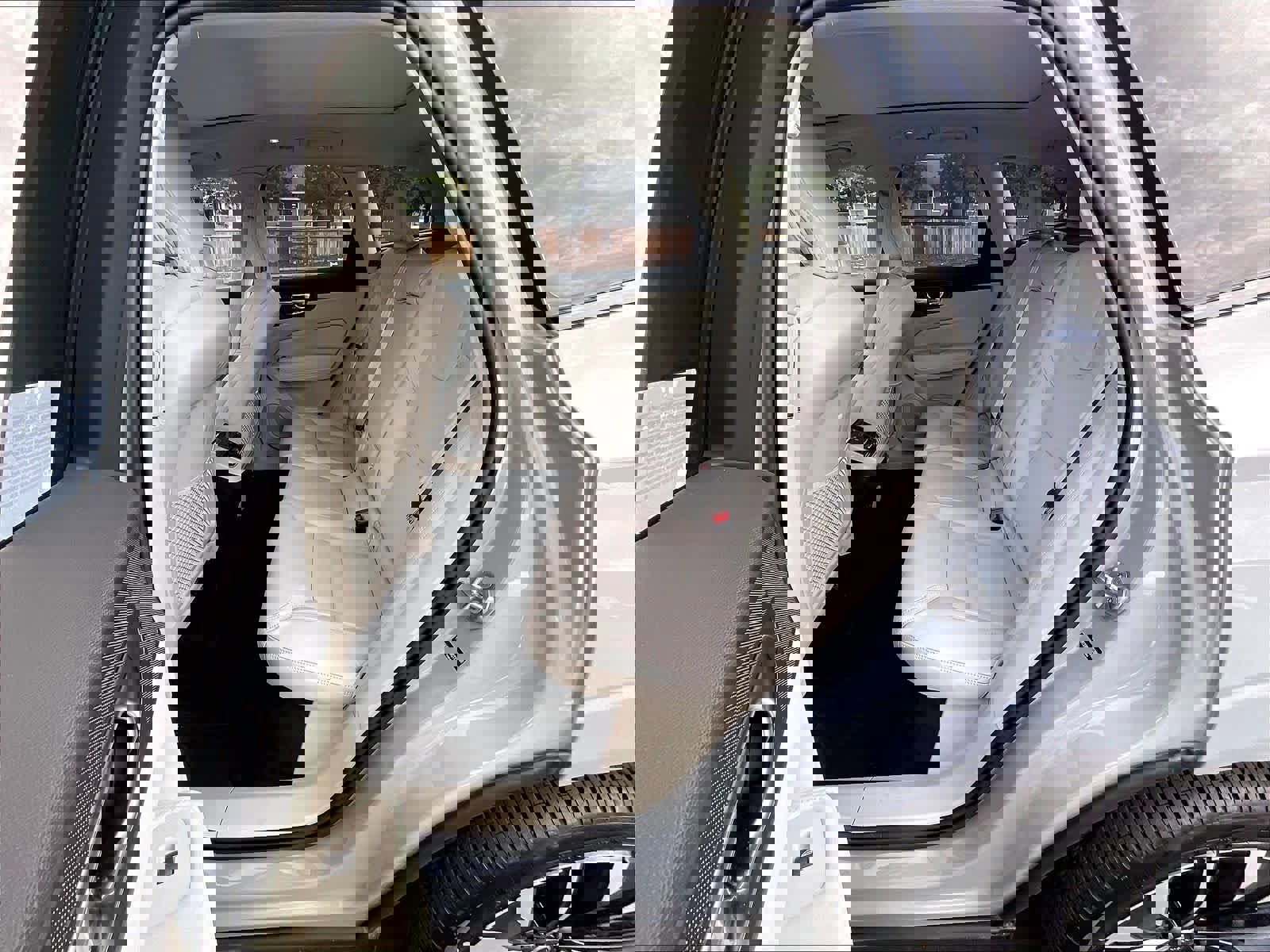 New 2026 Volvo XC60 B5 Ultra w/ Protection Package Premier image 12