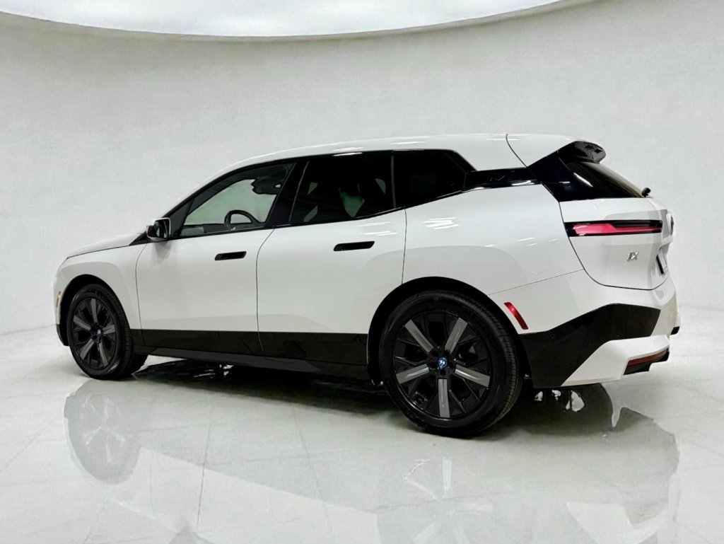 Used 2022 BMW iX xDrive50 w/ Premium Package image 13