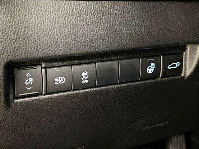 Used 2021 Toyota Venza XLE image 18