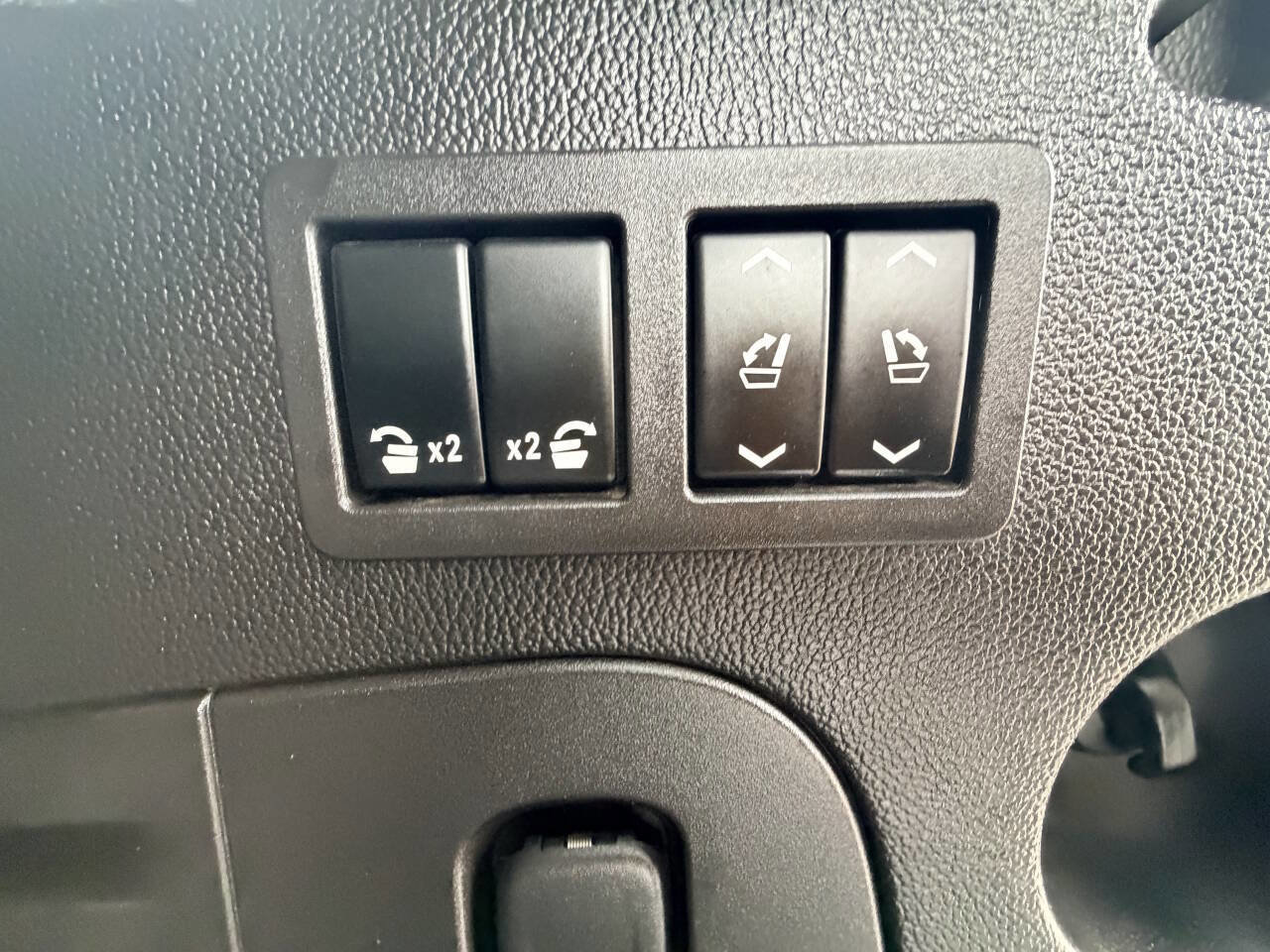 Used 2015 Chevrolet Suburban LTZ AWD/4WD image 27