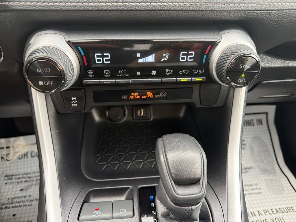 Used 2025 Toyota RAV4 XLE AWD/4WD image 29