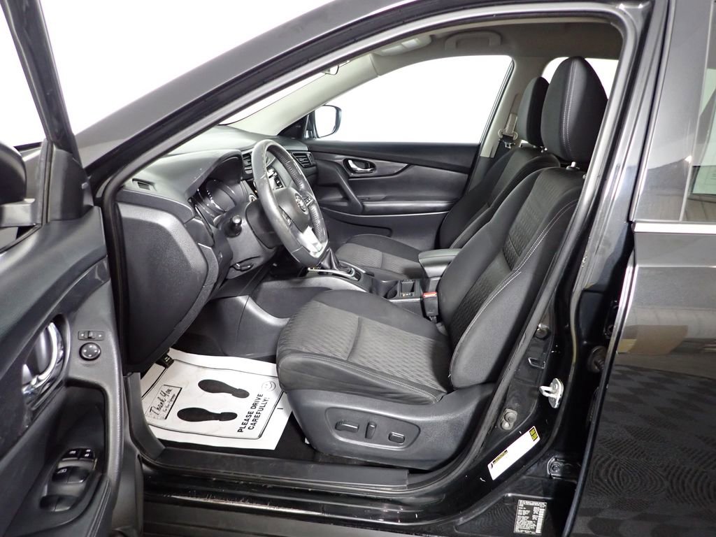 Used 2017 Nissan Rogue SV image 21