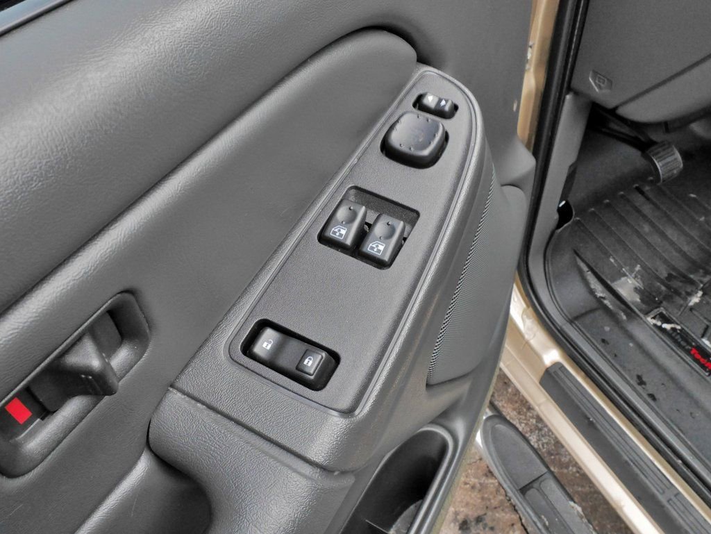 Used 2004 Chevrolet Silverado 2500 LS w/ Heavy-Duty Power Package image 19