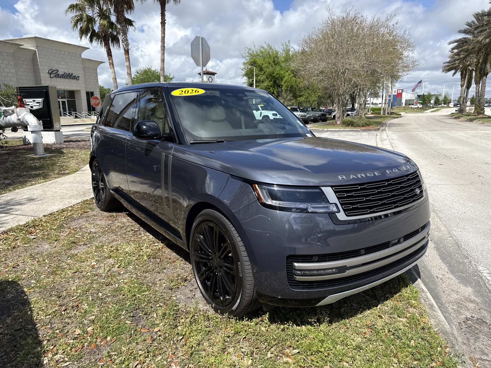 Used 2026 Land Rover Range Rover Long Wheelbase SE image 3