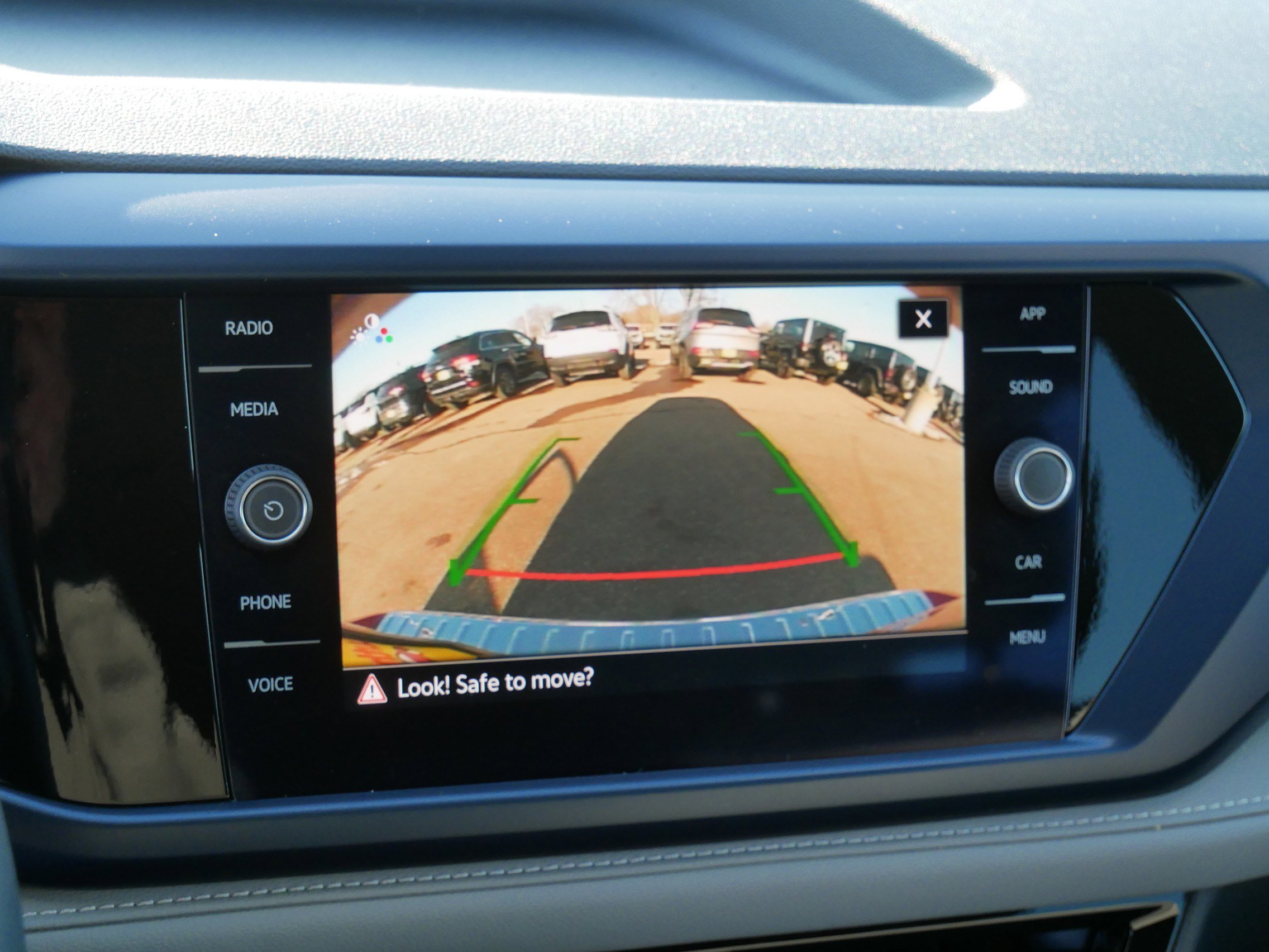 Used 2024 Volkswagen Taos SE image 33