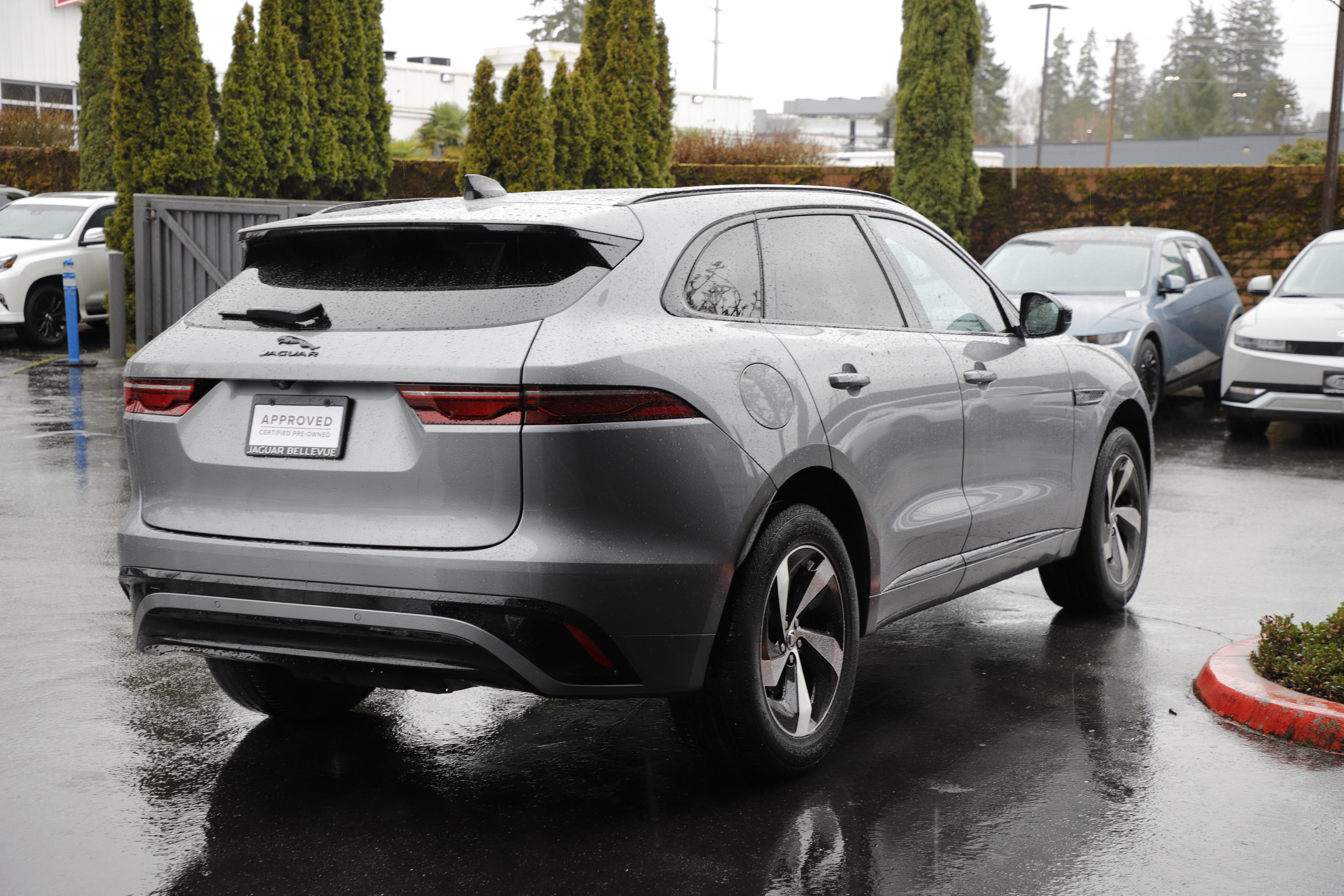 Certified 2025 Jaguar F-PACE R-Dynamic S image 10