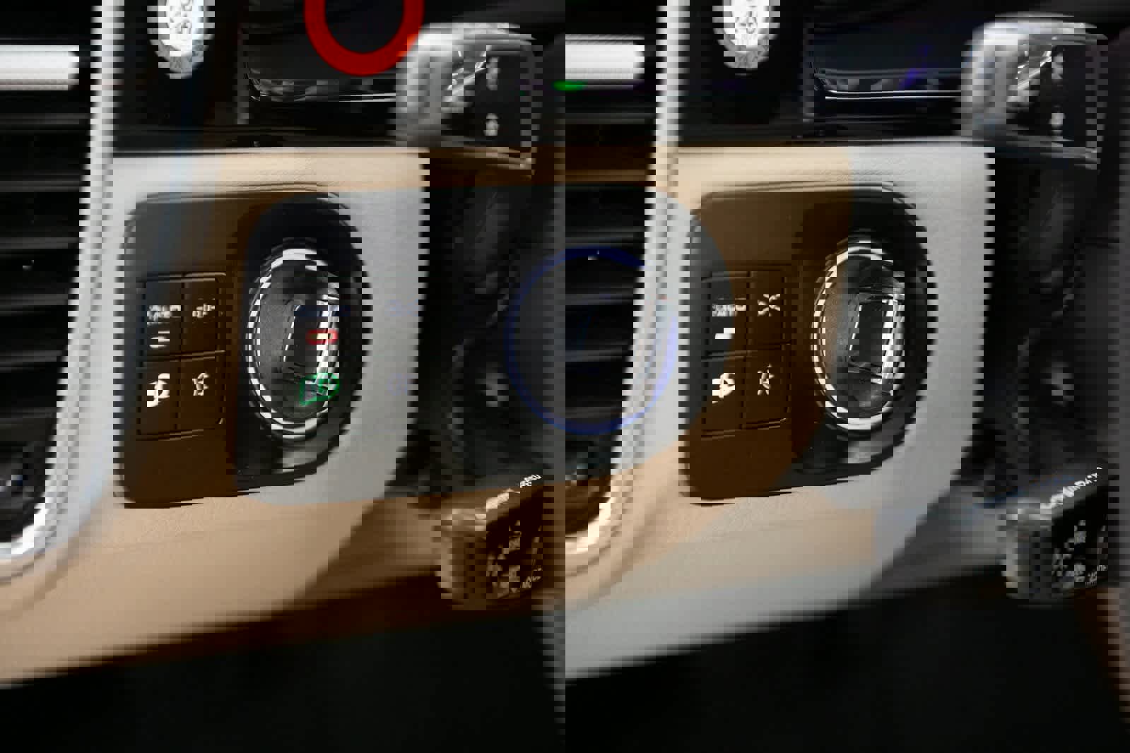 Certified 2022 Porsche Cayenne Platinum Edition image 17