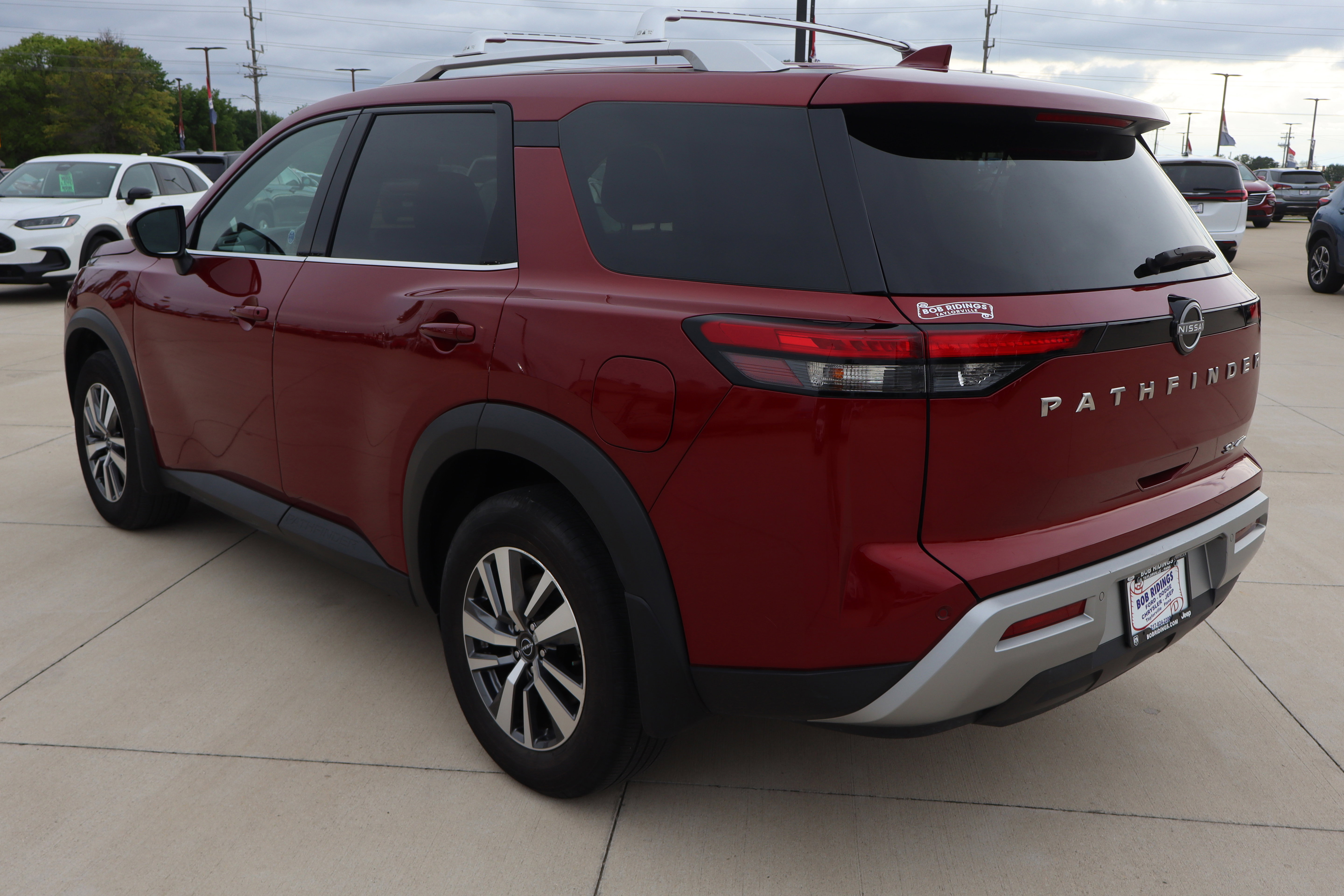 Used 2023 Nissan Pathfinder SL AWD/4WD image 8