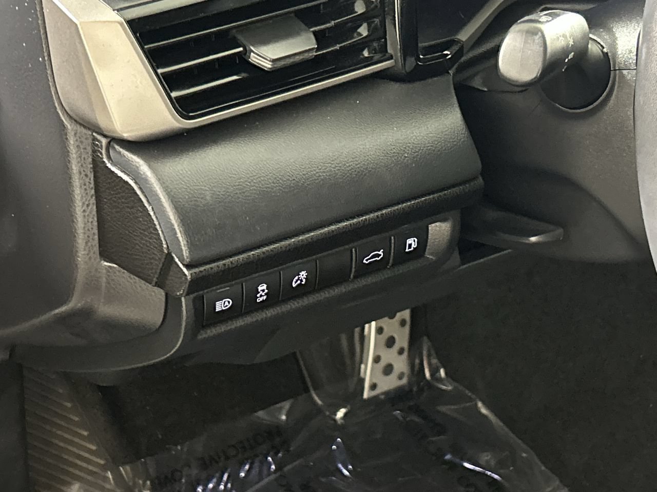 Used 2025 Toyota Camry XSE FWD image 13