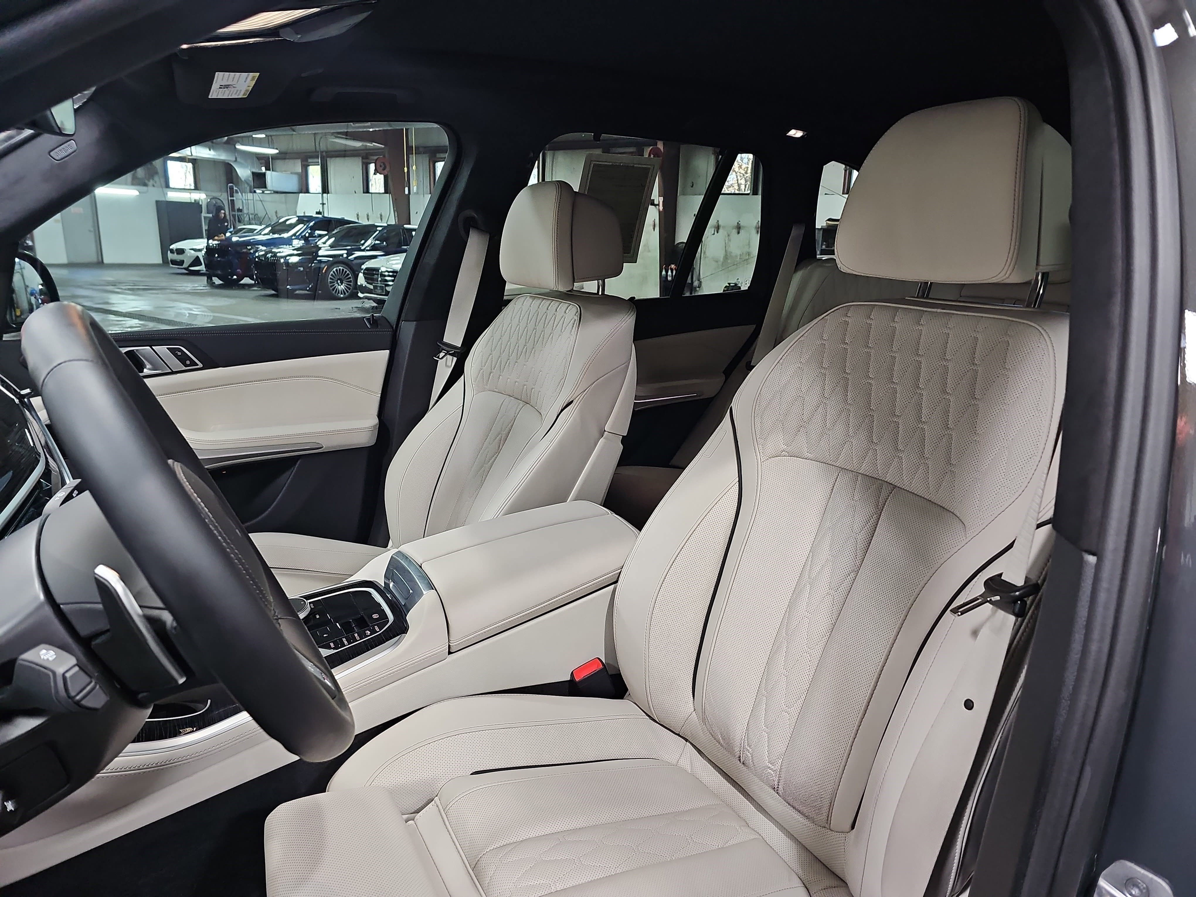 Used 2025 BMW X5 xDrive40i w/ M Sport Package image 16