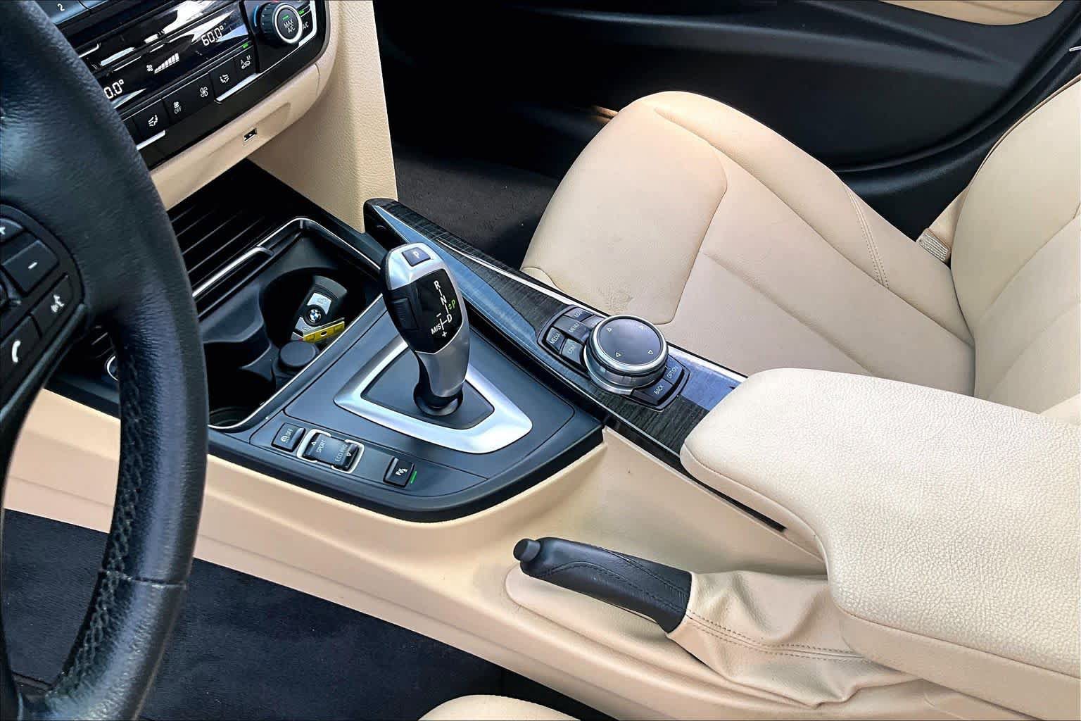 Used 2017 BMW 320i Sedan RWD image 17