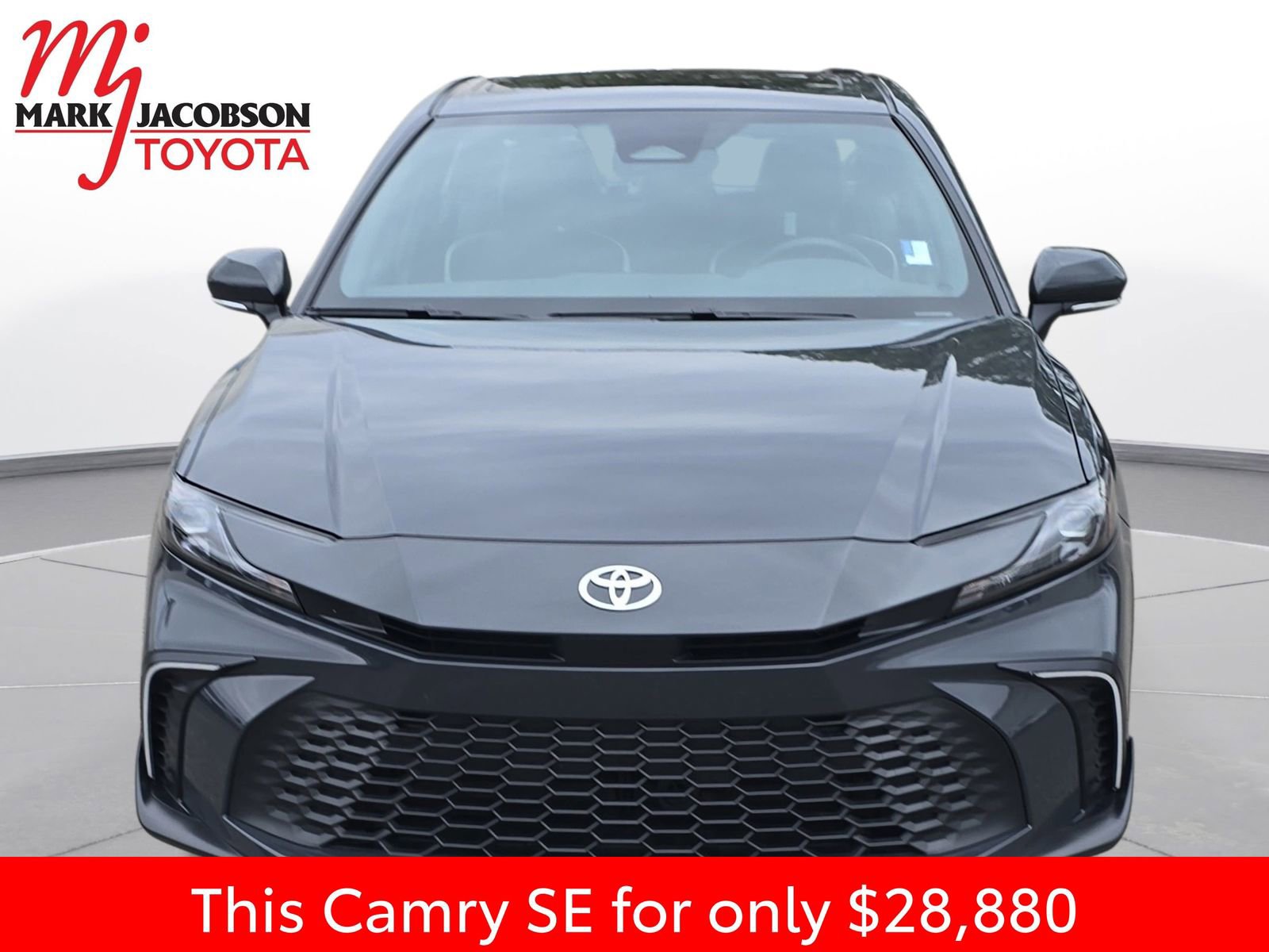 Used 2025 Toyota Camry SE image 3