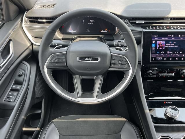 Used 2025 Jeep Grand Cherokee L Altitude AWD/4WD image 19