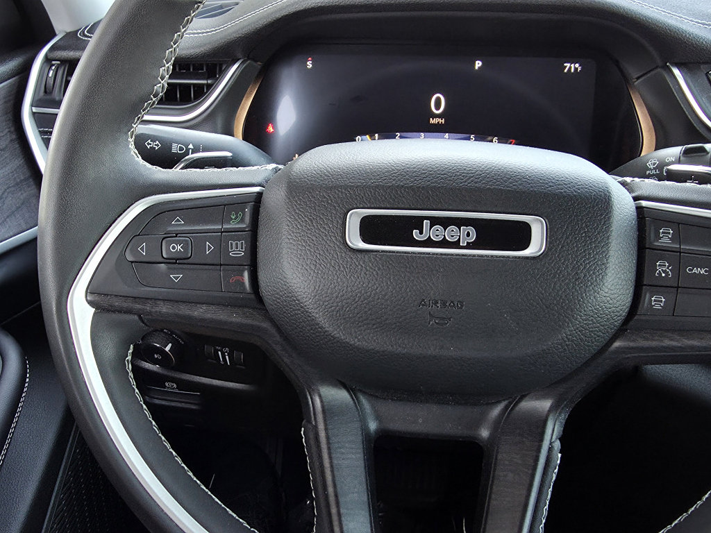 Used 2023 Jeep Grand Cherokee Limited AWD/4WD image 28