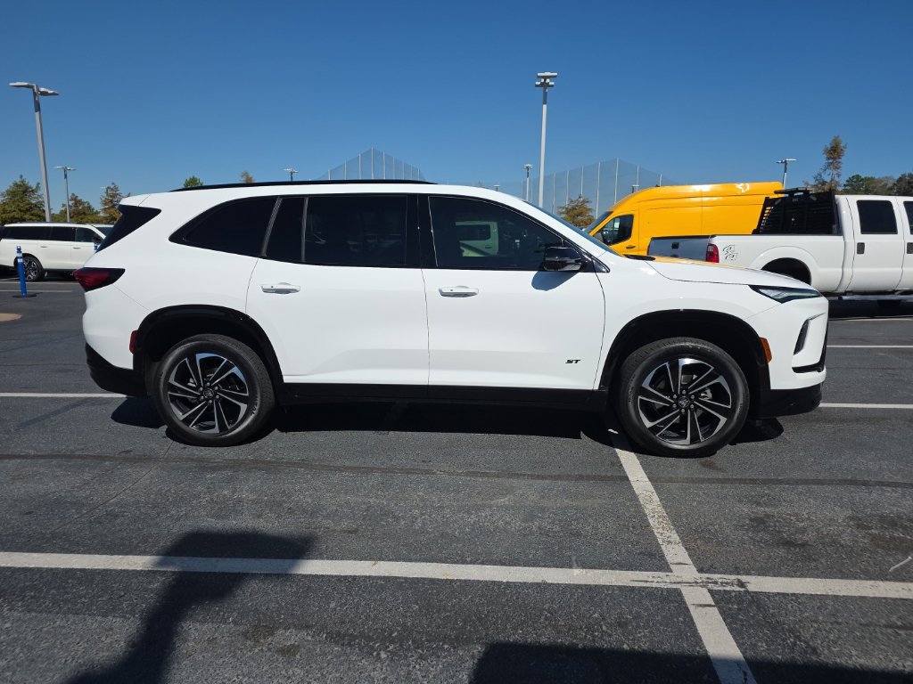 Used 2025 Buick Enclave Sport Touring w/ Power Package FWD image 5
