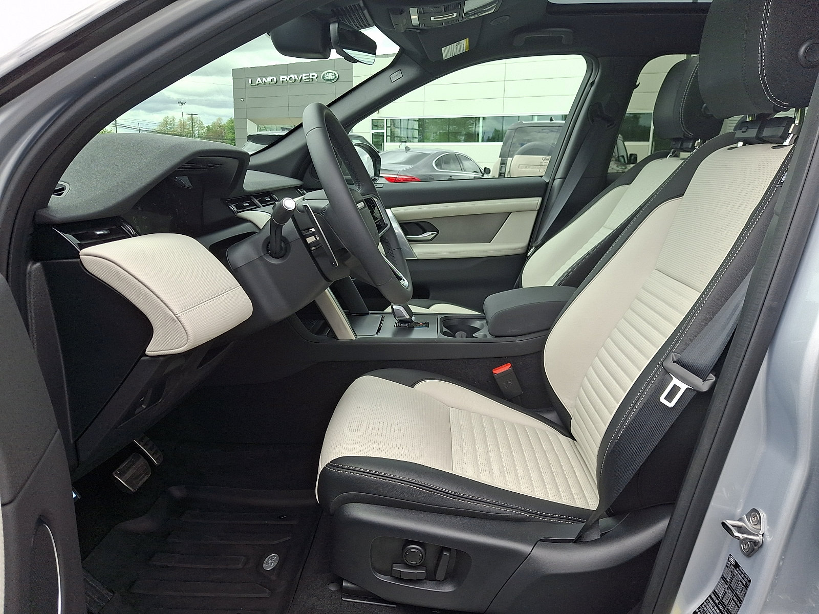 New 2025 Land Rover Discovery Sport Dynamic SE AWD/4WD image 10