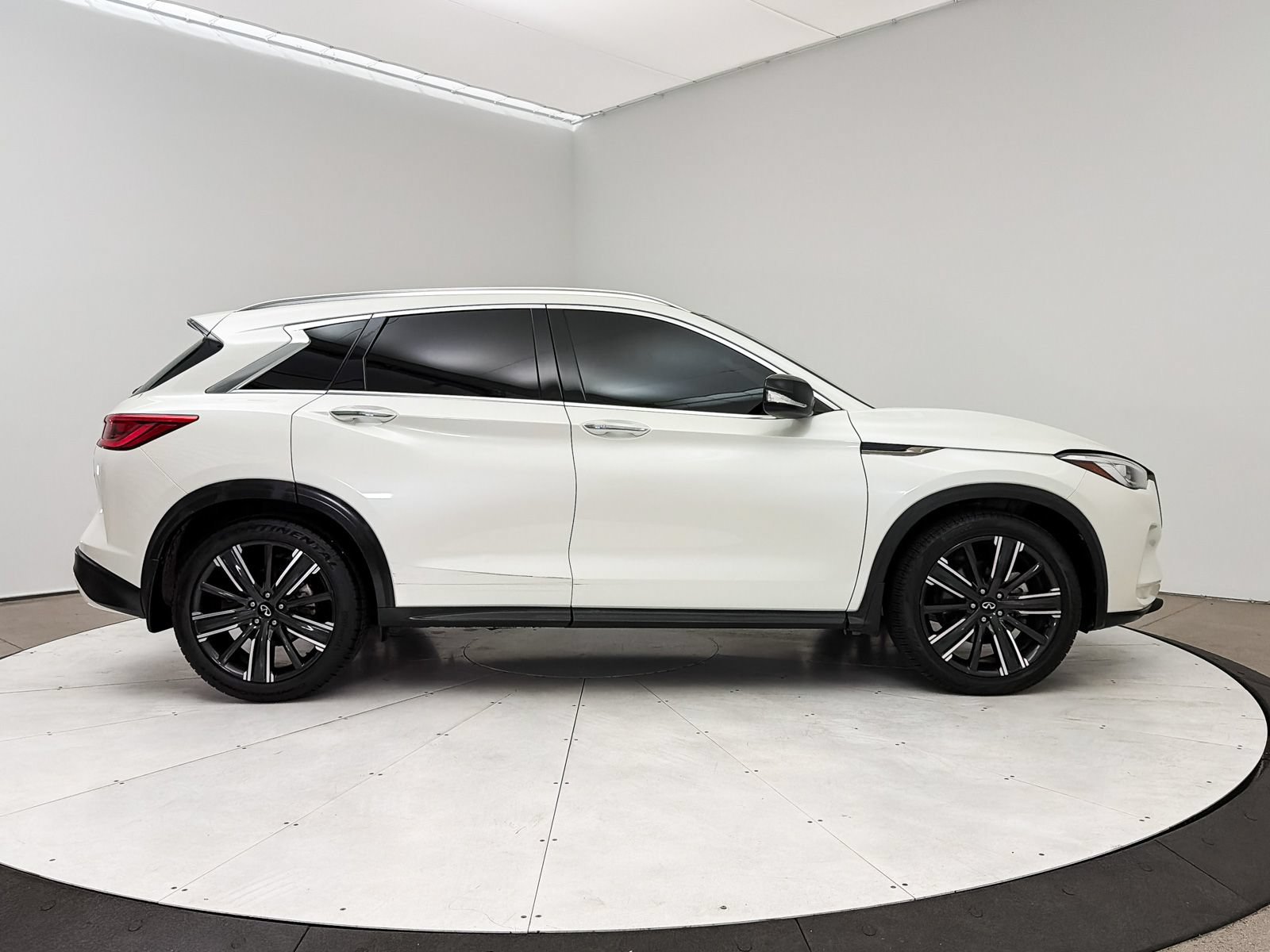 Used 2021 INFINITI QX50 Luxe w/ Appearance Package FWD image 32