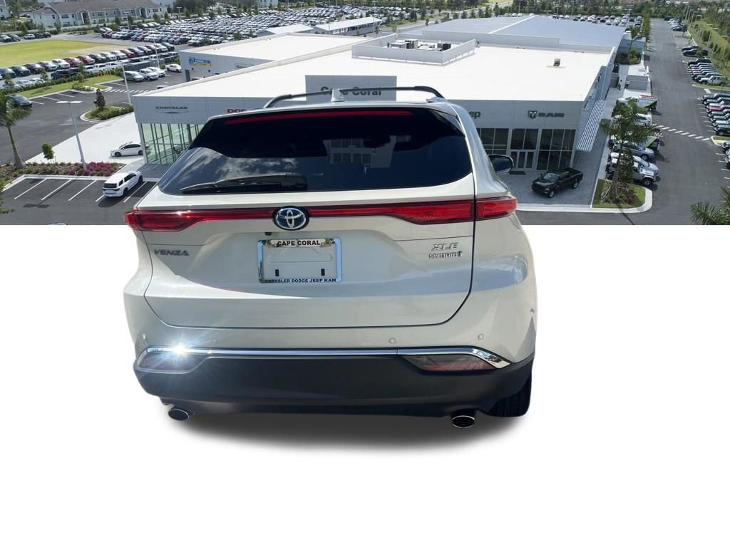 Used 2022 Toyota Venza XLE AWD/4WD image 18