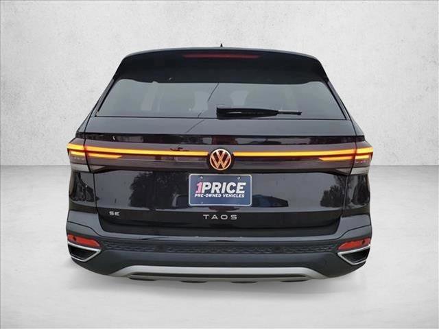 Used 2025 Volkswagen Taos SE w/ Panoramic Sunroof Package image 7