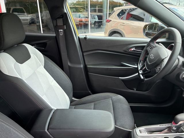 Used 2025 Chevrolet Trax RS w/ Sunroof Package image 10