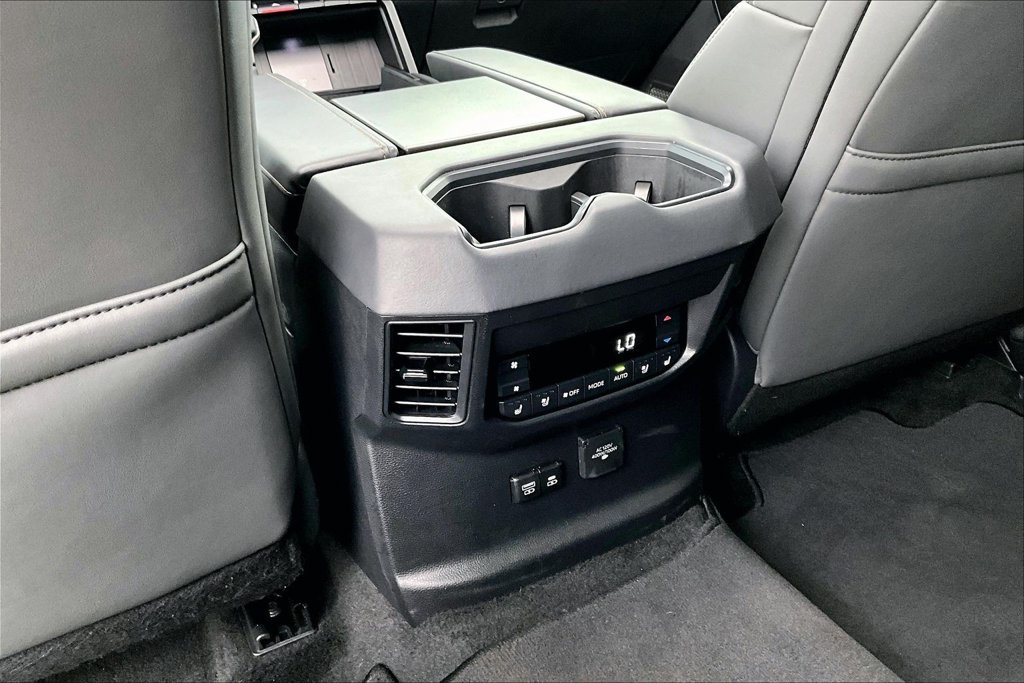 Used 2026 Toyota Sequoia Capstone AWD/4WD image 30