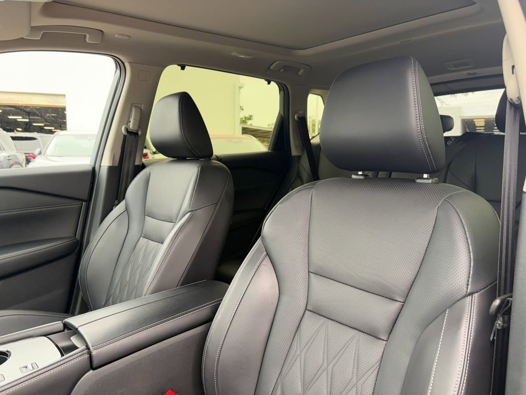 Used 2024 Nissan Rogue Platinum w/ Platinum Premium Package FWD image 10