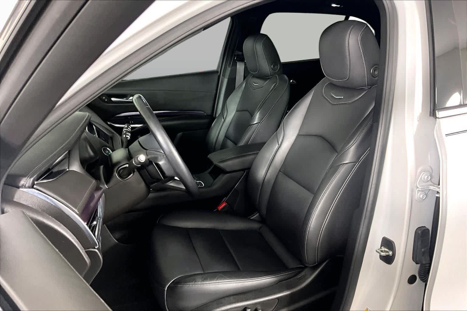 Certified 2023 Cadillac XT4 Luxury w/ Cold Weather Package FWD image 8