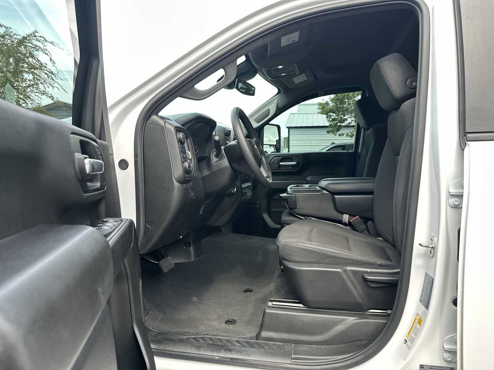 Certified 2025 Chevrolet Silverado 2500 Custom AWD/4WD image 2