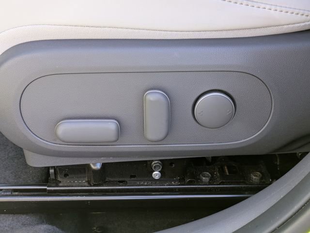 Used 2025 Hyundai Kona Limited image 24