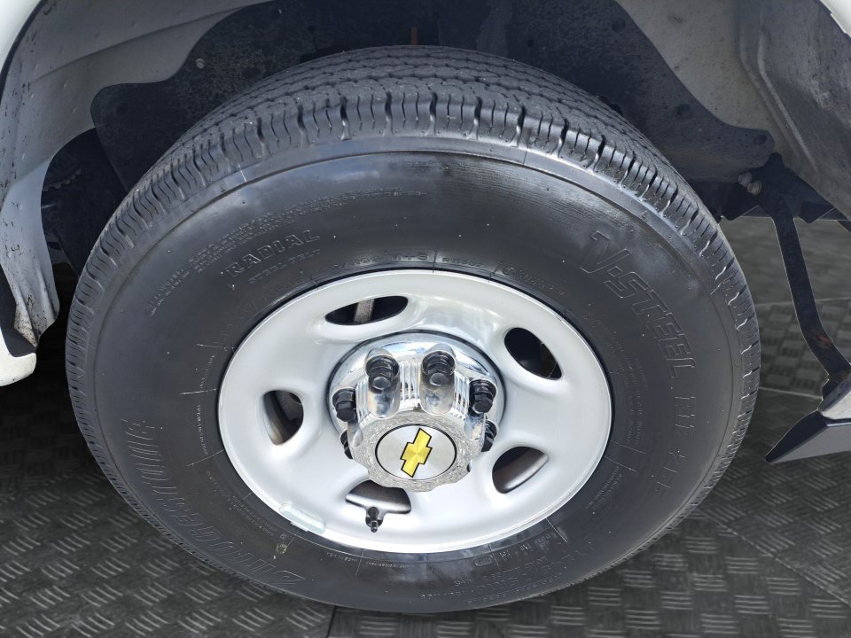 Used 2024 Chevrolet Express 3500 LT w/ LT Preferred Equipment Group RWD image 17